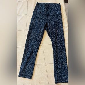 Like new Lululemon blue black print leggings